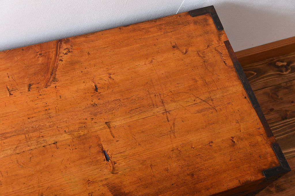 アンティーク家具　 古民具・骨董　立派な金具の衣装箪笥