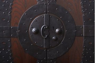 アンティーク家具　古民具・骨董　総欅材!観音開き重ね時代箪笥