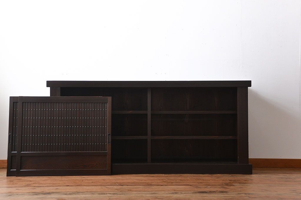 アンティーク家具　モダンな縦桟引き戸水屋箪笥サイドボード(1)