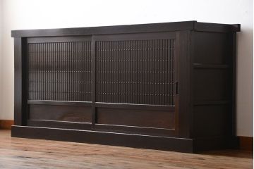 アンティーク家具　モダンな縦桟引き戸水屋箪笥サイドボード(1)