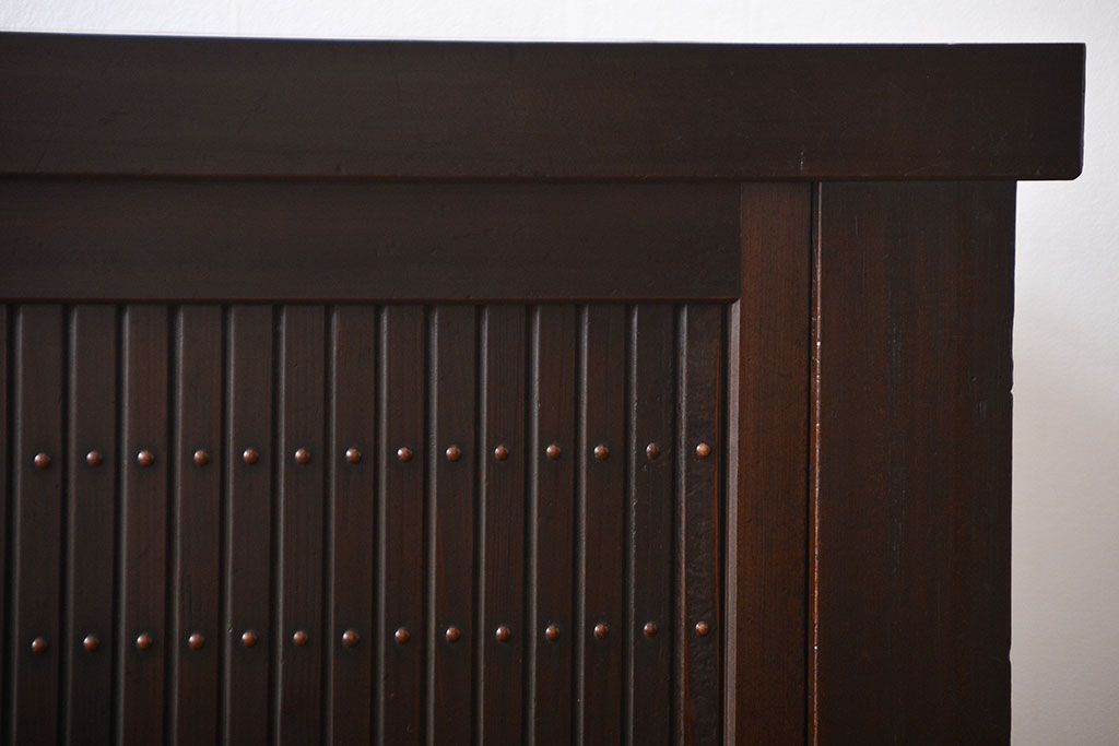 アンティーク家具　モダンな縦桟引き戸水屋箪笥サイドボード(1)