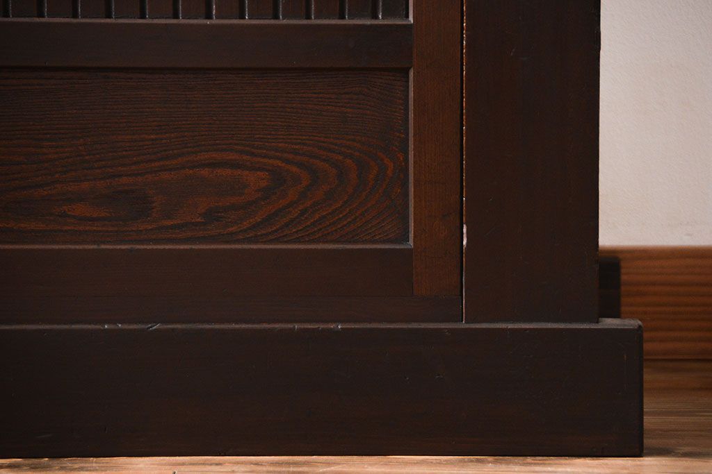 アンティーク家具　モダンな縦桟引き戸水屋箪笥サイドボード(1)