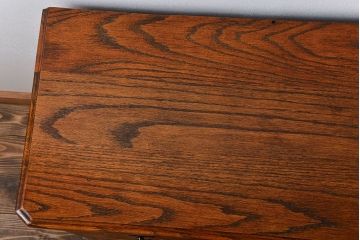 アンティーク家具　イギリスアンティーク　オーク材　小振りな脚付きチェスト