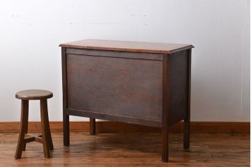 アンティーク家具　イギリスアンティーク　オーク材　小振りな脚付きチェスト