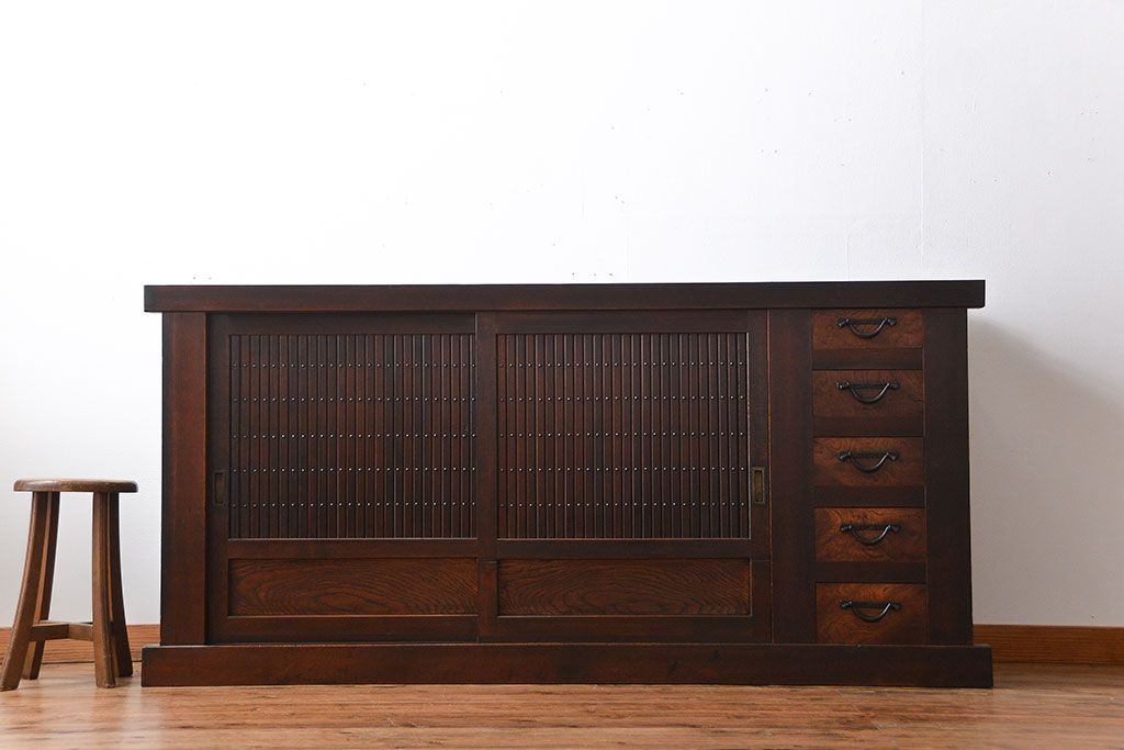 アンティーク家具　モダンな縦桟引き戸水屋箪笥サイドボード(2)