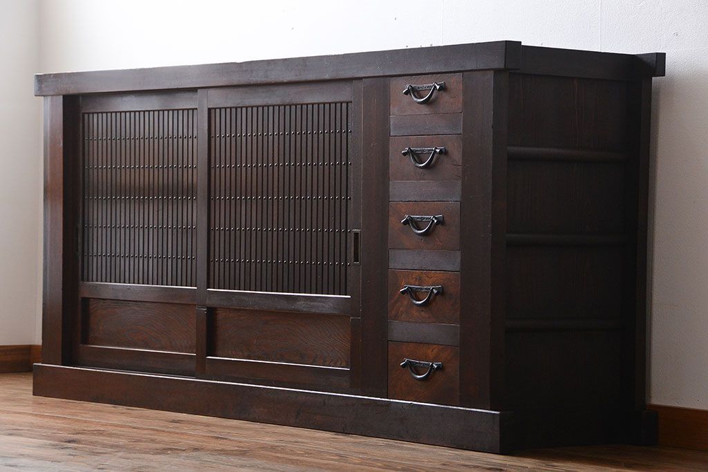 アンティーク家具　モダンな縦桟引き戸水屋箪笥サイドボード(2)