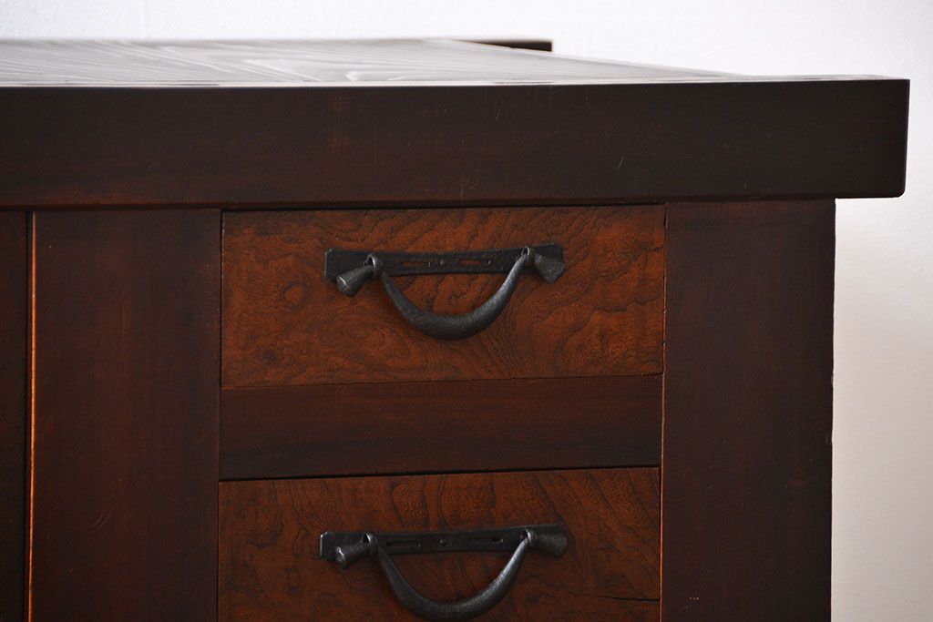 アンティーク家具　モダンな縦桟引き戸水屋箪笥サイドボード(2)