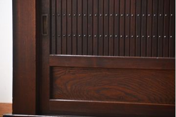 アンティーク家具　モダンな縦桟引き戸水屋箪笥サイドボード(2)