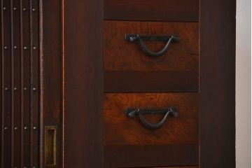 アンティーク家具　モダンな縦桟引き戸水屋箪笥サイドボード(2)