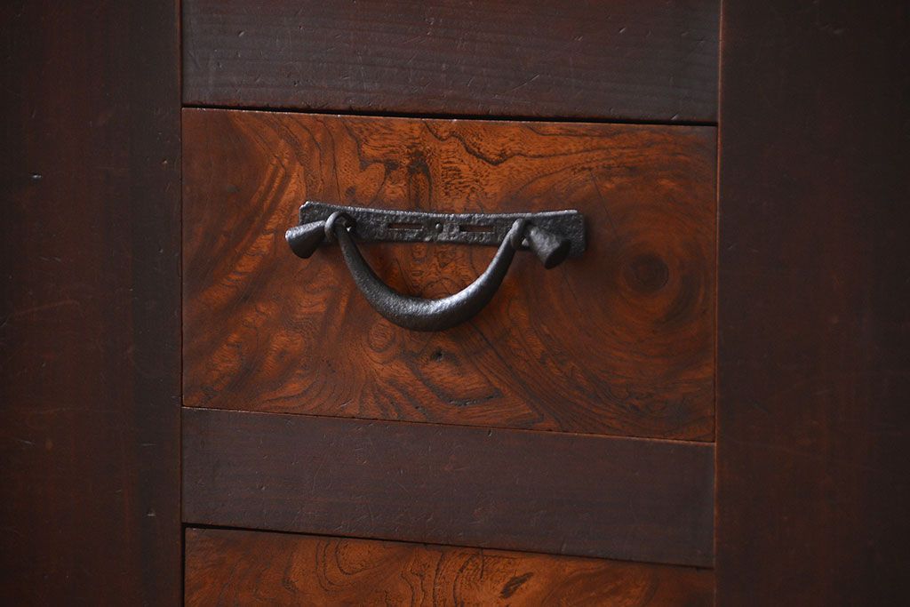 アンティーク家具　モダンな縦桟引き戸水屋箪笥サイドボード(2)