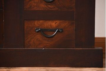 アンティーク家具　モダンな縦桟引き戸水屋箪笥サイドボード(2)