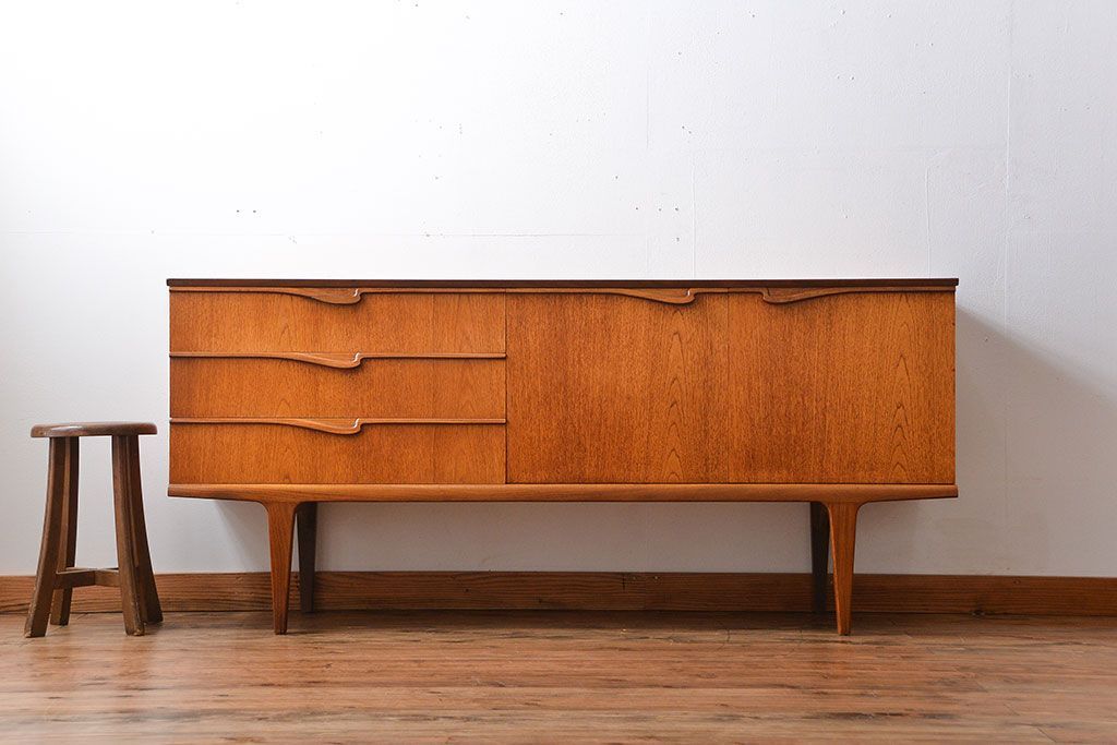 ヴィンテージ家具　北欧ビンテージ　チーク材　サイドボード