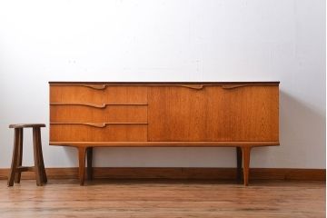 ヴィンテージ家具　北欧ビンテージ　チーク材　サイドボード