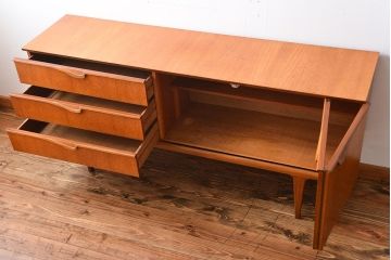 ヴィンテージ家具　北欧ビンテージ　チーク材　サイドボード