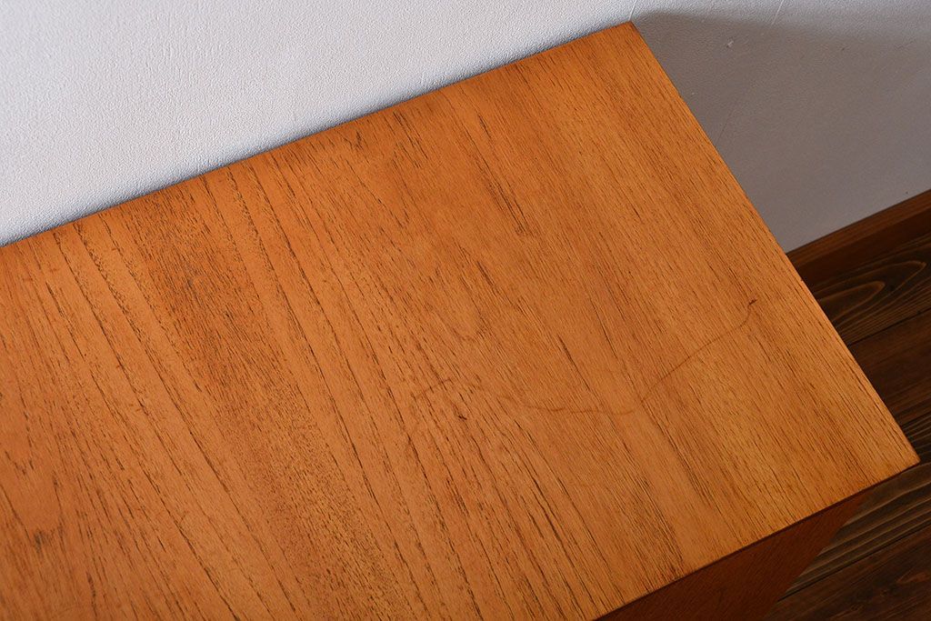 ヴィンテージ家具　北欧ビンテージ　チーク材　サイドボード