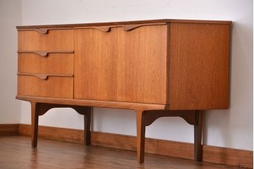 ヴィンテージ家具　北欧ビンテージ　チーク材　サイドボード