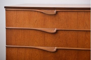 ヴィンテージ家具　北欧ビンテージ　チーク材　サイドボード