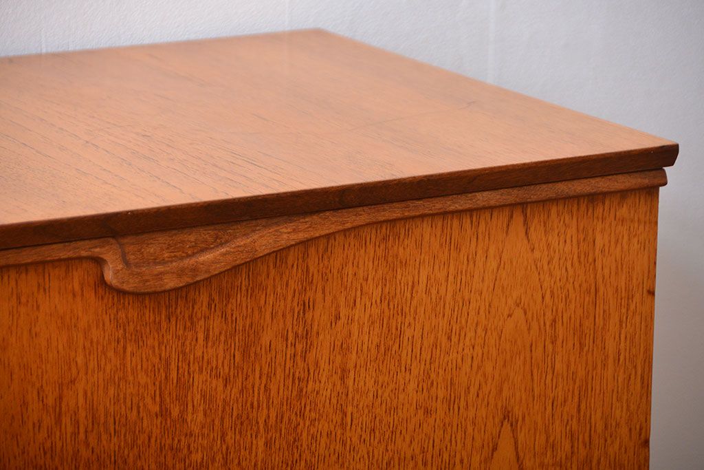 ヴィンテージ家具　北欧ビンテージ　チーク材　サイドボード