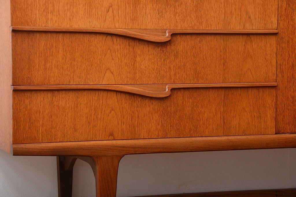 ヴィンテージ家具　北欧ビンテージ　チーク材　サイドボード