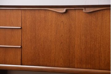 ヴィンテージ家具　北欧ビンテージ　チーク材　サイドボード