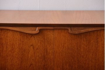 ヴィンテージ家具　北欧ビンテージ　チーク材　サイドボード