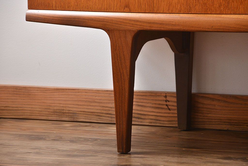 ヴィンテージ家具　北欧ビンテージ　チーク材　サイドボード