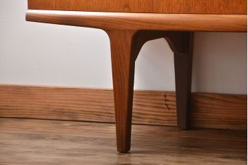 ヴィンテージ家具　北欧ビンテージ　チーク材　サイドボード