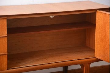 ヴィンテージ家具　北欧ビンテージ　チーク材　サイドボード