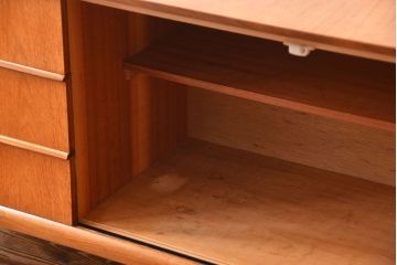 ヴィンテージ家具　北欧ビンテージ　チーク材　サイドボード