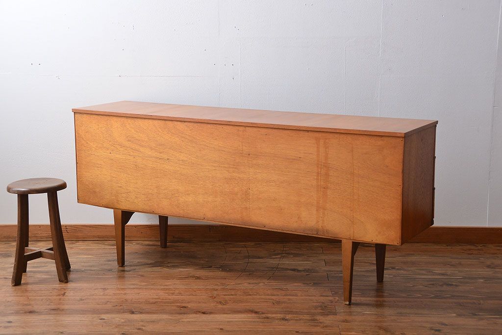 ヴィンテージ家具　北欧ビンテージ　チーク材　サイドボード