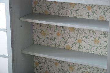 アンティーク家具　アンティークペイント　かわいい食器棚