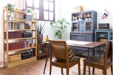 アンティーク家具　アンティーク　古いペンキの本棚(2)