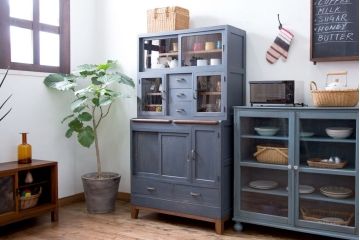 アンティーク家具　アンティークペイント　脚付き食器棚