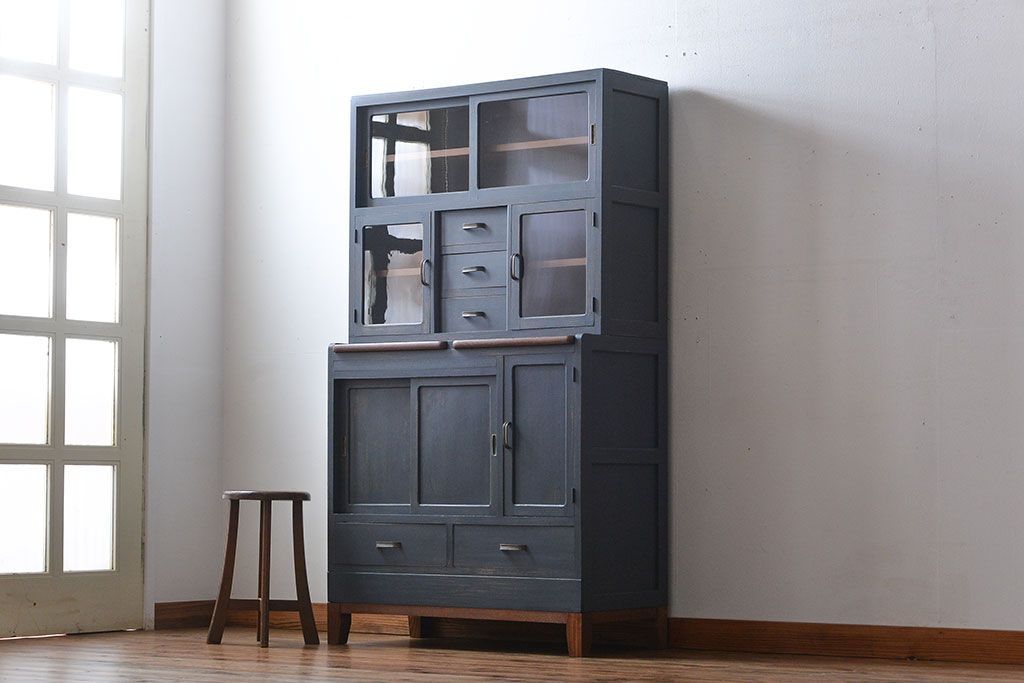 アンティーク家具　アンティークペイント　脚付き食器棚