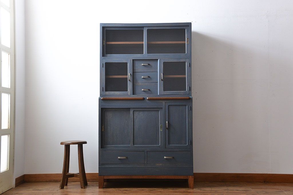 アンティーク家具　アンティークペイント　脚付き食器棚