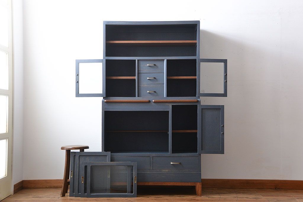 アンティーク家具　アンティークペイント　脚付き食器棚