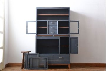 アンティーク家具　アンティークペイント　脚付き食器棚