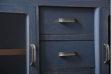 アンティーク家具　アンティークペイント　脚付き食器棚