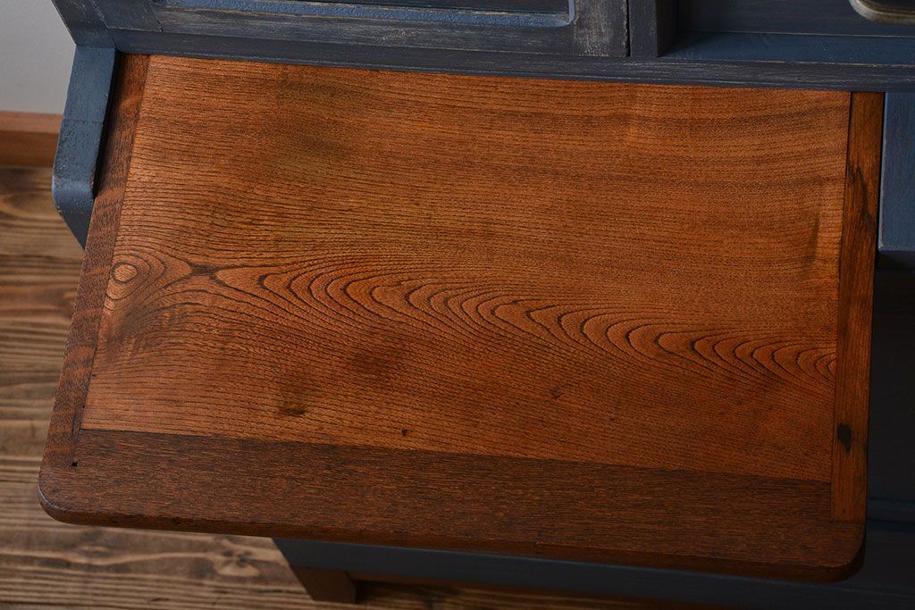 アンティーク家具　アンティークペイント　脚付き食器棚