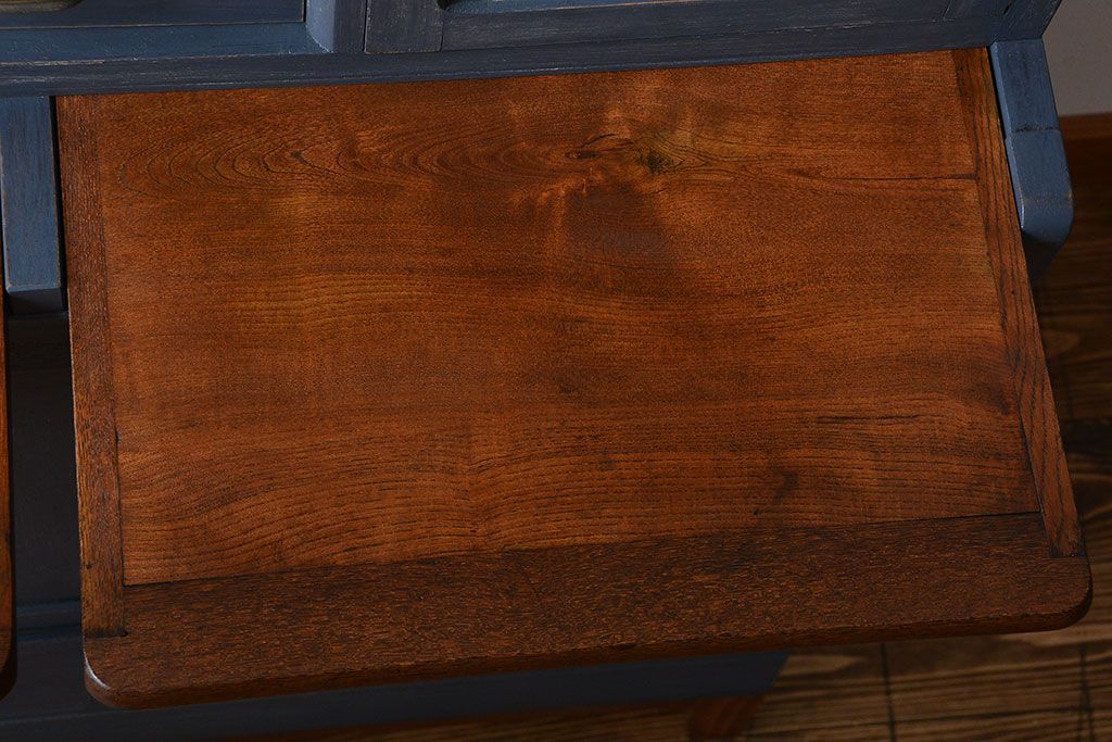 アンティーク家具　アンティークペイント　脚付き食器棚