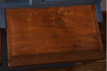 アンティーク家具　アンティークペイント　脚付き食器棚