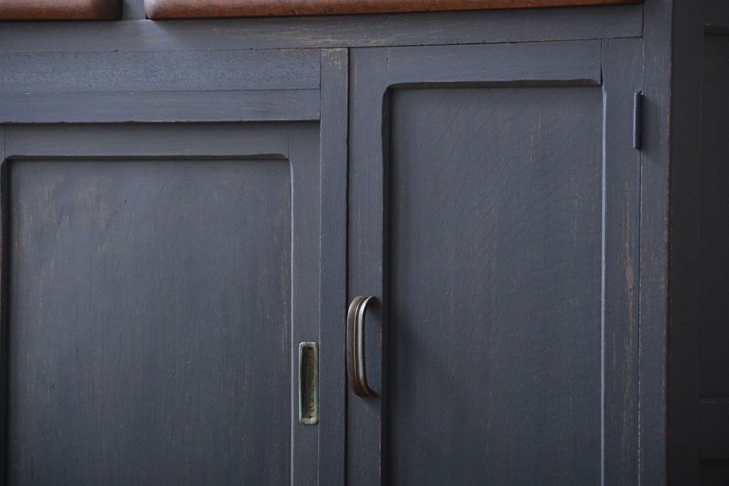 アンティーク家具　アンティークペイント　脚付き食器棚