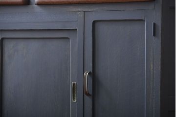 アンティーク家具　アンティークペイント　脚付き食器棚