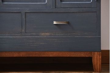 アンティーク家具　アンティークペイント　脚付き食器棚