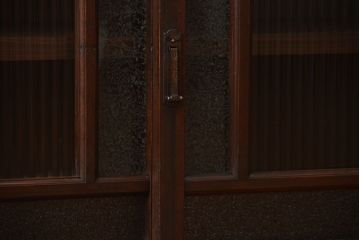 アンティーク家具　大正ロマン　当時物色ガラス入り収納棚