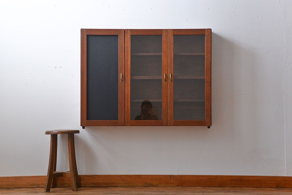 アンティーク家具　黒板付き!お洒落な壁掛けキャビネット