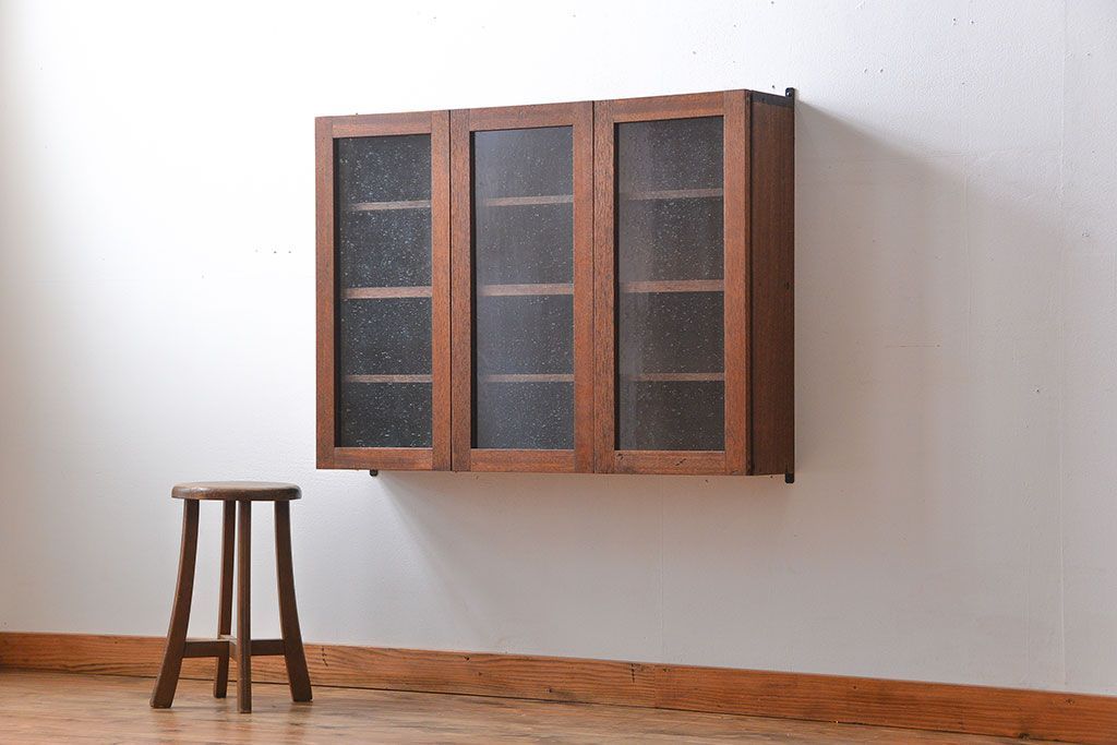 アンティーク家具　気泡ガラス入り!お洒落な壁掛けキャビネット