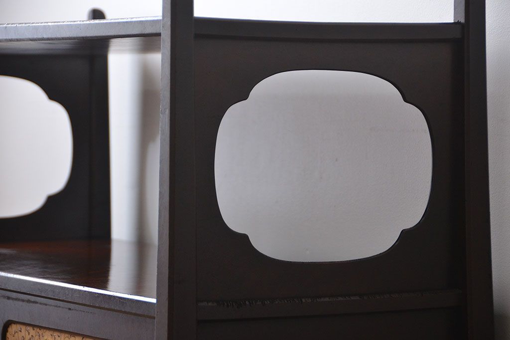 アンティーク家具　古民具・骨董　作り込みの素晴らしい飾り棚