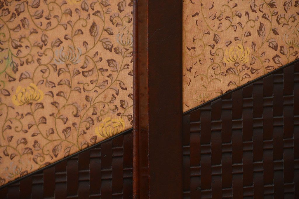 アンティーク家具　古民具・骨董　作り込みの素晴らしい飾り棚