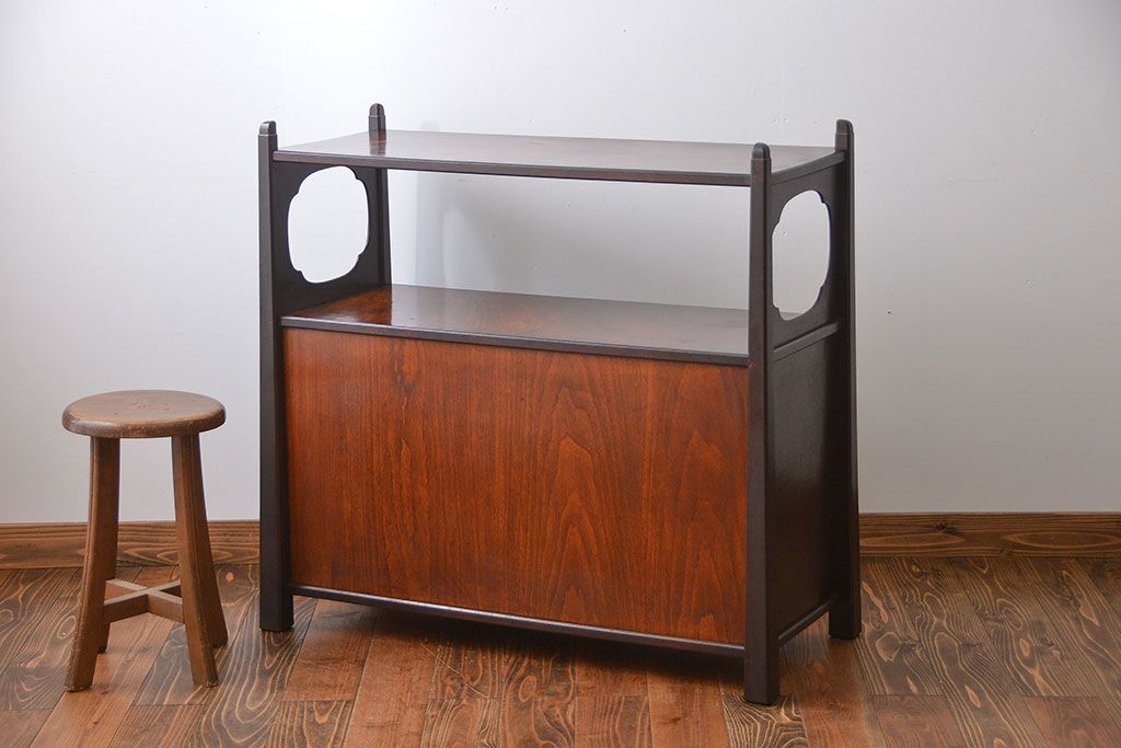 アンティーク家具　古民具・骨董　作り込みの素晴らしい飾り棚